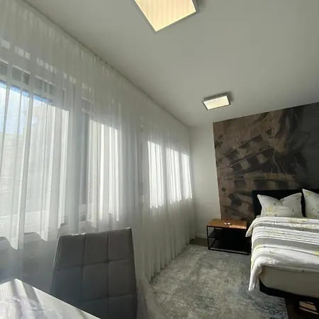 Haus Pia Executive דירה