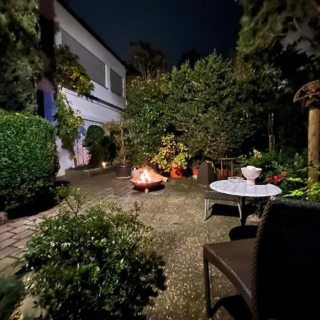 Haus Pia Executive דירה